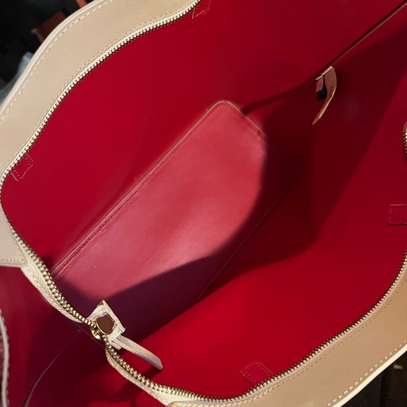 Kate Spade Beige Tote with Red Interior - Picture 6 of 9